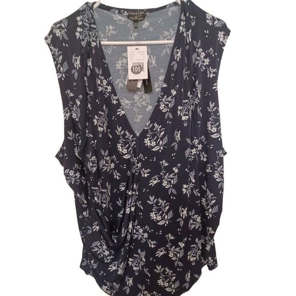 Violets & Roses Tops - Violets & Roses Top Sleeveless Color Black/White Size 3X